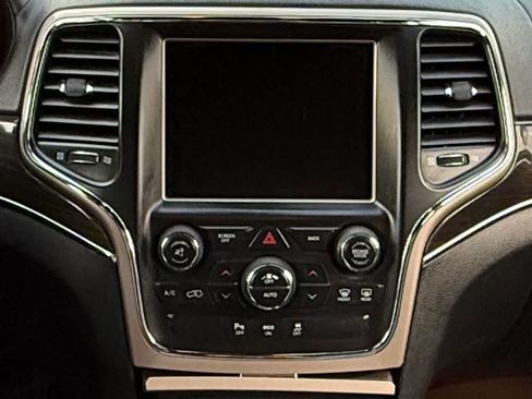 Used 2015 Jeep Grand Cherokee Overland AWD/4WD image 26