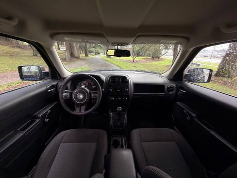 Used 2016 Jeep Patriot Sport image 42