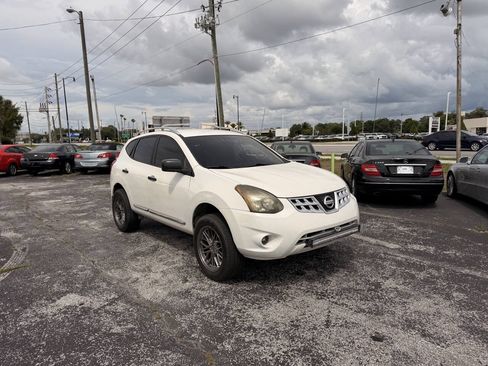 Used 2014 Nissan Rogue S FWD image 2