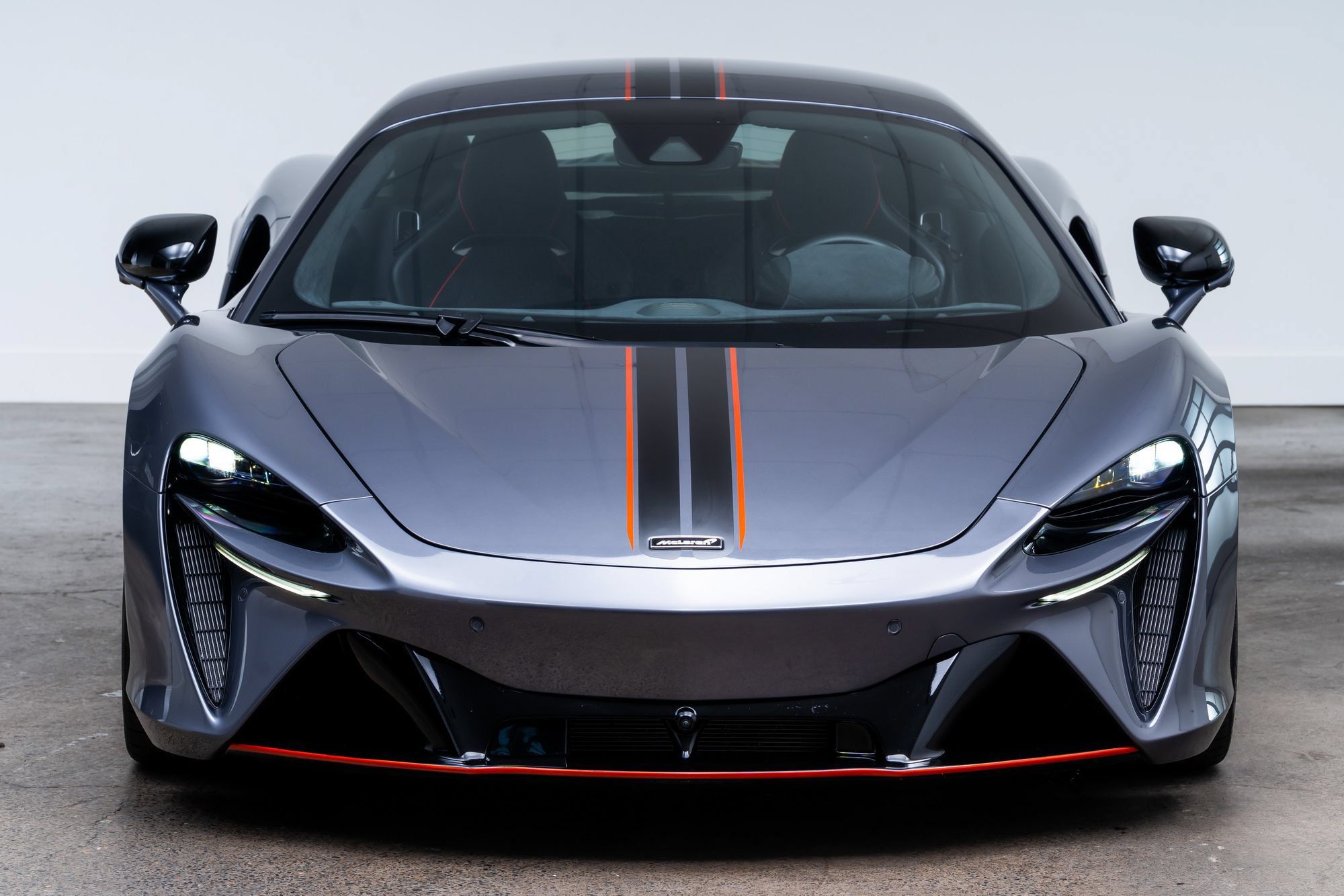 Used 2024 McLaren Artura RWD image 4