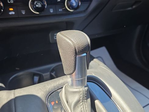 Used 2024 Honda HR-V LX image 15