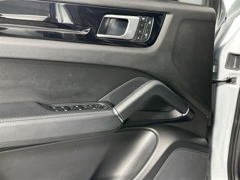 Certified 2023 Porsche Cayenne image 31