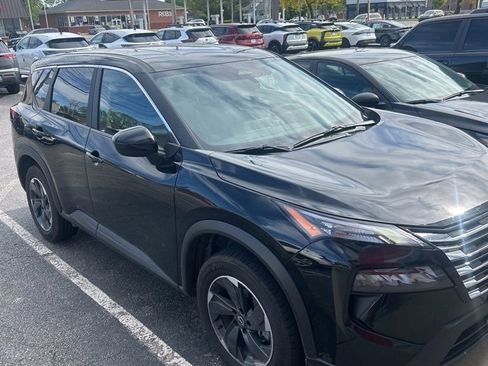 Certified 2025 Nissan Rogue SV FWD image 2