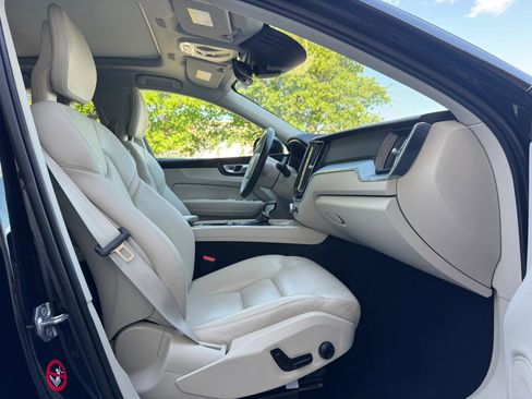 Used 2018 Volvo XC60 T5 Momentum w/ Convenience Package AWD/4WD image 25
