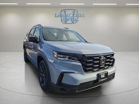 Used 2024 Honda Pilot Sport image 7