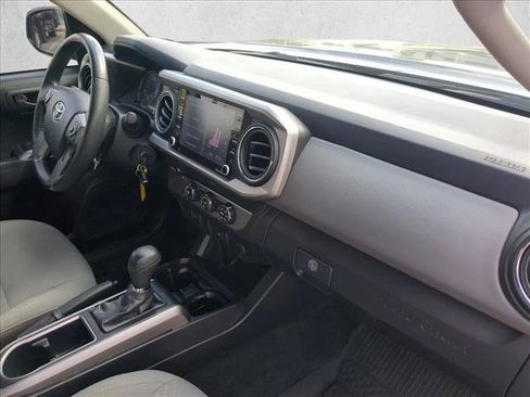 Used 2020 Toyota Tacoma SR5 w/ SR5 Appearance Package (SM) image 21