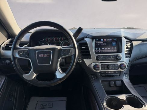 Used 2017 GMC Yukon SLT image 10