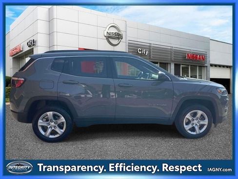 Used 2023 Jeep Compass Latitude AWD/4WD image 5