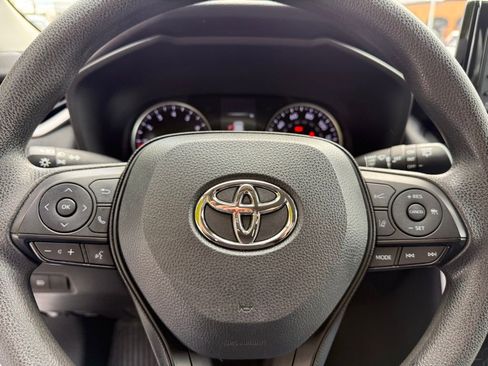 Used 2022 Toyota RAV4 XLE image 34