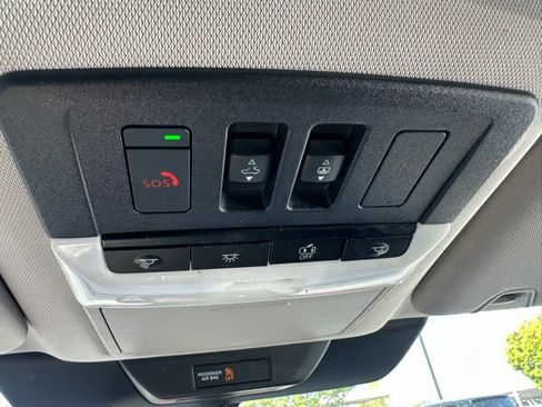 Used 2022 Nissan Pathfinder SL w/ SL Premium Package image 23