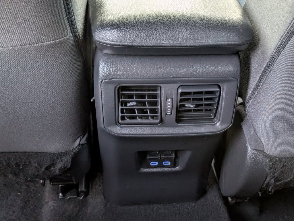 Used 2022 Toyota RAV4 XLE AWD/4WD image 16