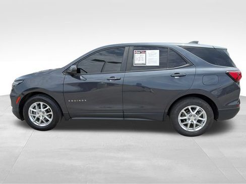 Used 2022 Chevrolet Equinox LS w/ LS Convenience Package FWD image 4