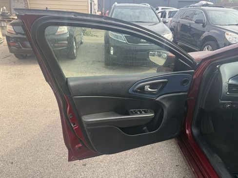 Used 2015 Chrysler 200 S w/ Comfort Group image 7