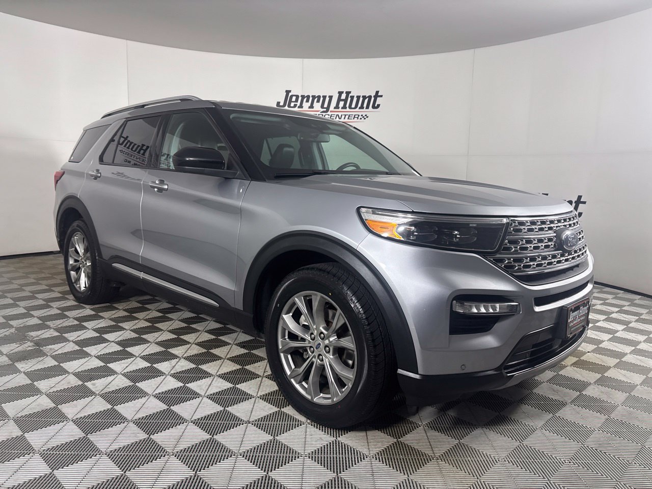 Used 2022 Ford Explorer Limited AWD/4WD image 3