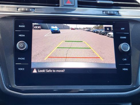 Certified 2022 Volkswagen Tiguan SE R-Line FWD image 13