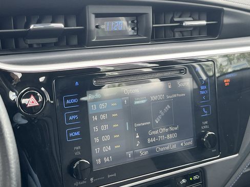 Used 2018 Toyota Corolla SE w/ SE Premium Package FWD image 30