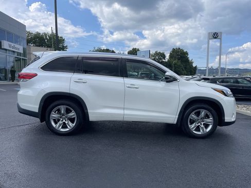 Used 2017 Toyota Highlander Limited AWD/4WD image 4