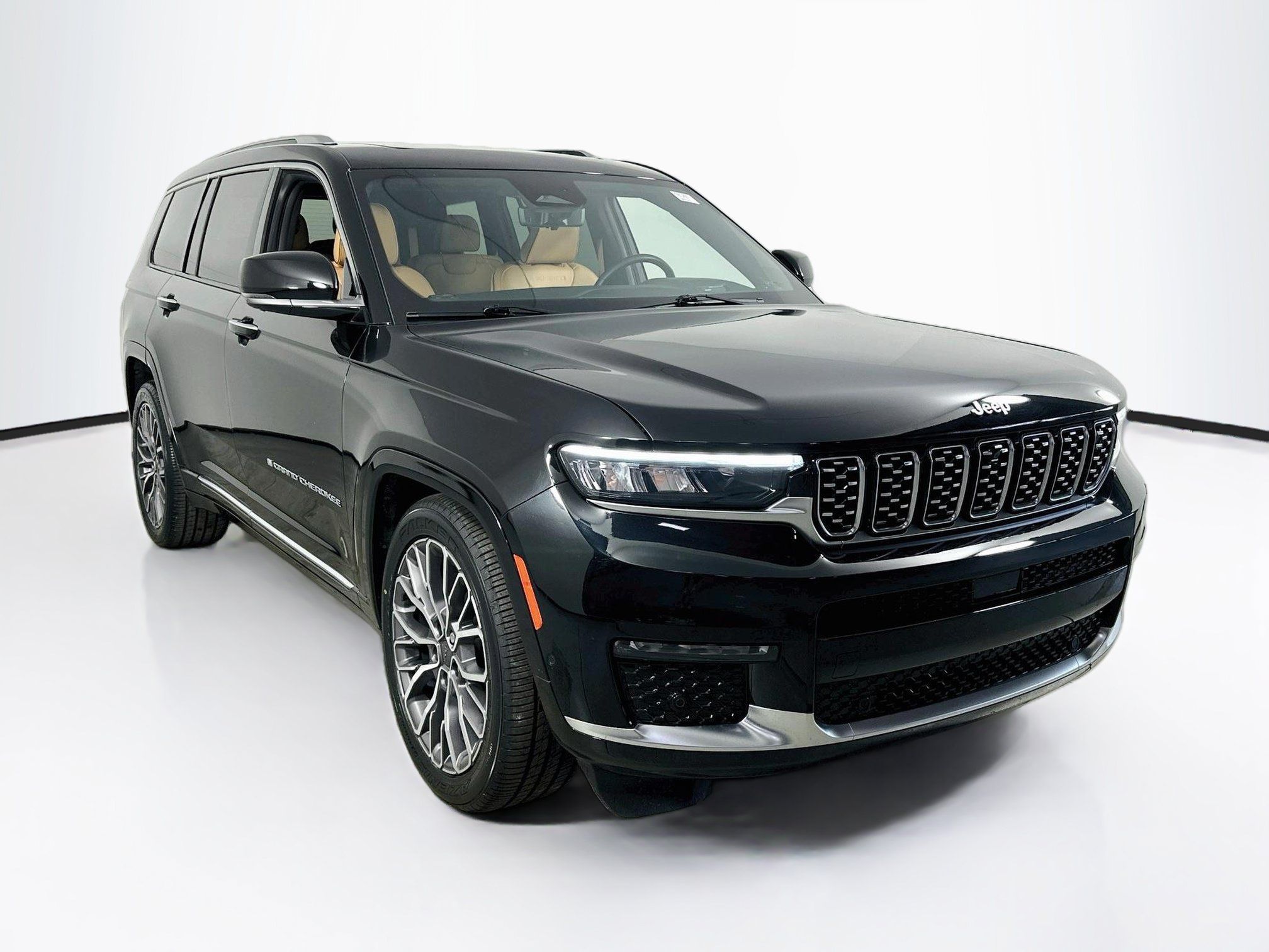 Used 2023 Jeep Grand Cherokee L Summit AWD/4WD image 3