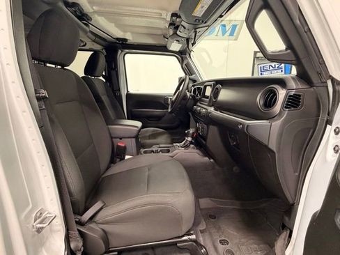 Used 2023 Jeep Gladiator Sport AWD/4WD image 18