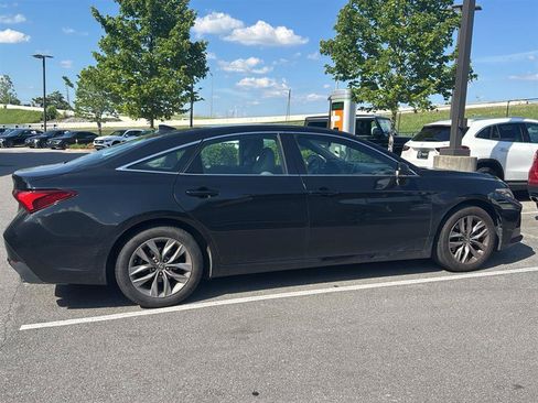 Used 2021 Toyota Avalon XLE w/ Moonroof Package AWD/4WD image 15