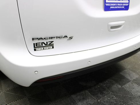 Used 2024 Chrysler Pacifica Touring-L w/ S Appearance Package AWD/4WD image 47