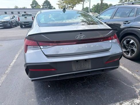 Used 2025 Hyundai Elantra Sport FWD image 8