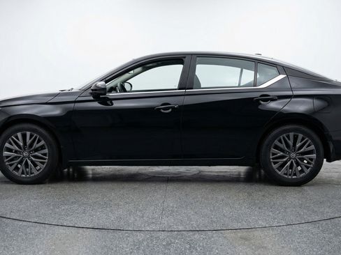 Used 2025 Nissan Altima 2.5 SV image 5