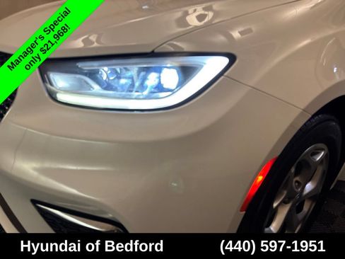 Used 2023 Chrysler Pacifica Limited FWD image 10