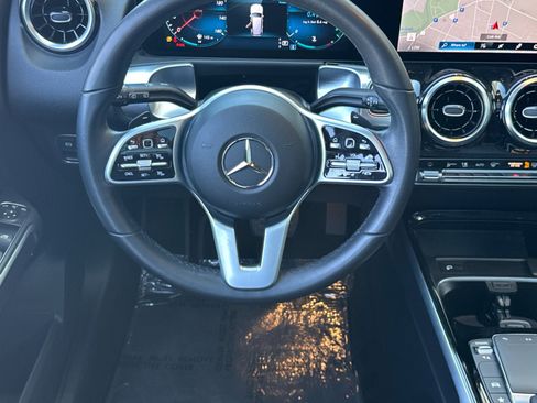 Used 2022 Mercedes-Benz GLB 250 4MATIC image 14