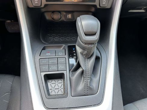 Used 2025 Toyota RAV4 XLE image 28