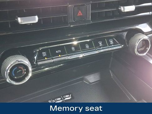 Used 2025 Chevrolet Suburban RST w/ Comfort Package AWD/4WD image 14