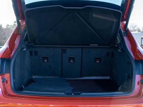 Certified 2022 Porsche Macan image 16