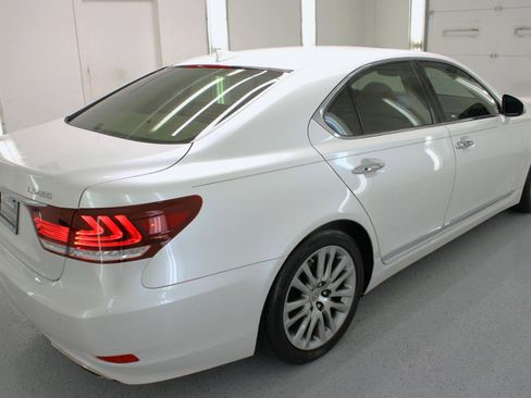 Used 2016 Lexus LS 460 w/ Comfort Package image 10