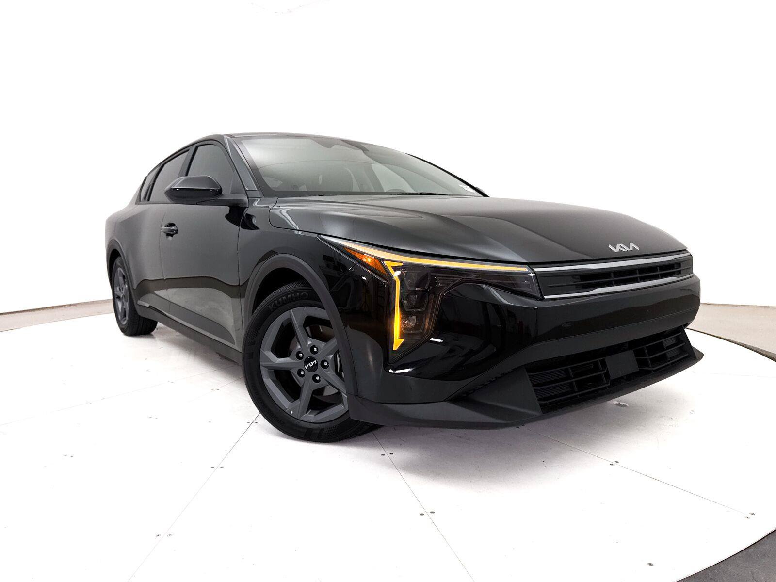 Used 2025 Kia K4 FWD image 1