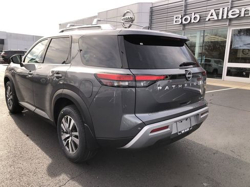 New 2025 Nissan Pathfinder SL image 12