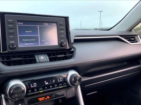 Used 2019 Toyota RAV4 XLE FWD image 35