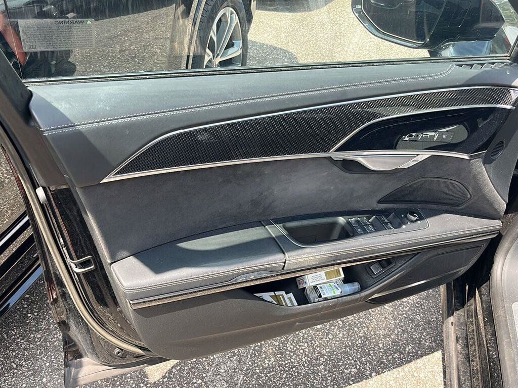 Used 2022 Audi S8 w/ S8 Comfort Plus Package AWD/4WD image 5