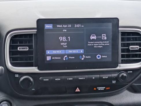 Used 2024 Hyundai Venue SEL FWD image 17