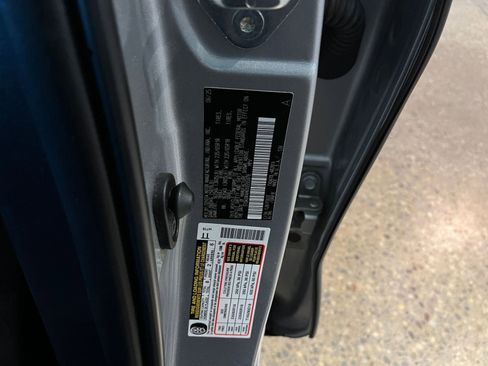 Used 2025 Toyota Highlander LE FWD image 31