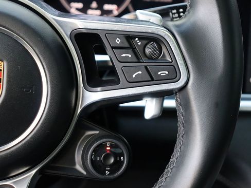 Used 2018 Porsche Panamera 4 image 16