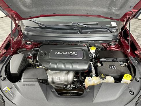 Used 2019 Jeep Cherokee Latitude Plus w/ Comfort/Convenience Group AWD/4WD image 32