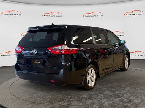 Used 2020 Toyota Sienna L FWD image 10