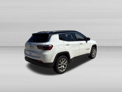 Used 2025 Jeep Compass Limited AWD/4WD image 3