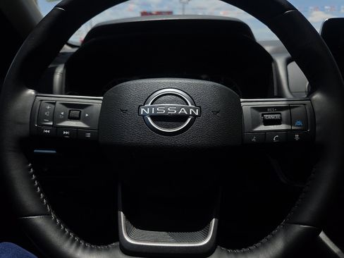 Used 2025 Nissan Rogue SV FWD image 12