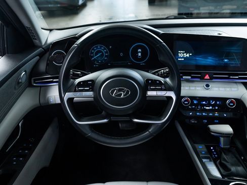 Used 2021 Hyundai Elantra Limited image 12