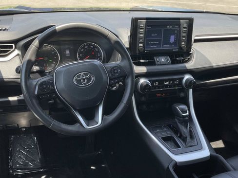 Used 2022 Toyota RAV4 XLE Premium FWD image 7