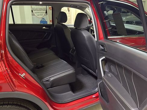 Used 2023 Volkswagen Tiguan SE w/ Panoramic Sunroof Package FWD image 19