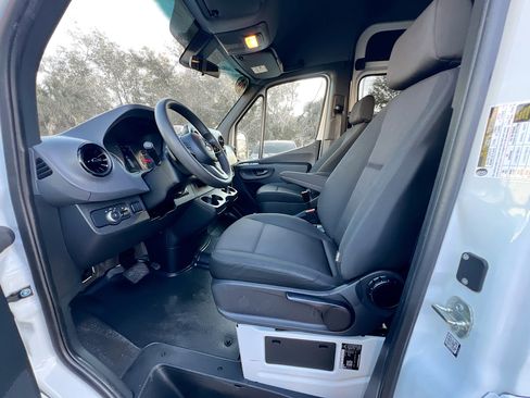 Used 2024 Mercedes-Benz Sprinter 2500 image 14
