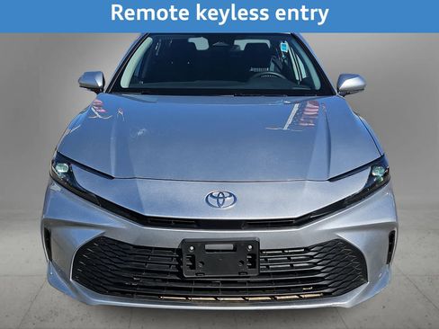 Used 2025 Toyota Camry LE image 5