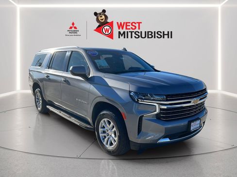 Used 2022 Chevrolet Suburban LT RWD image 7